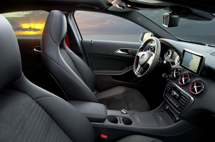  Mercedes-Benz A250 2012 года  (фото 3 из 37)